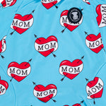 Pijama azul con tatuaje de corazón "MAMÁ" y pitbull